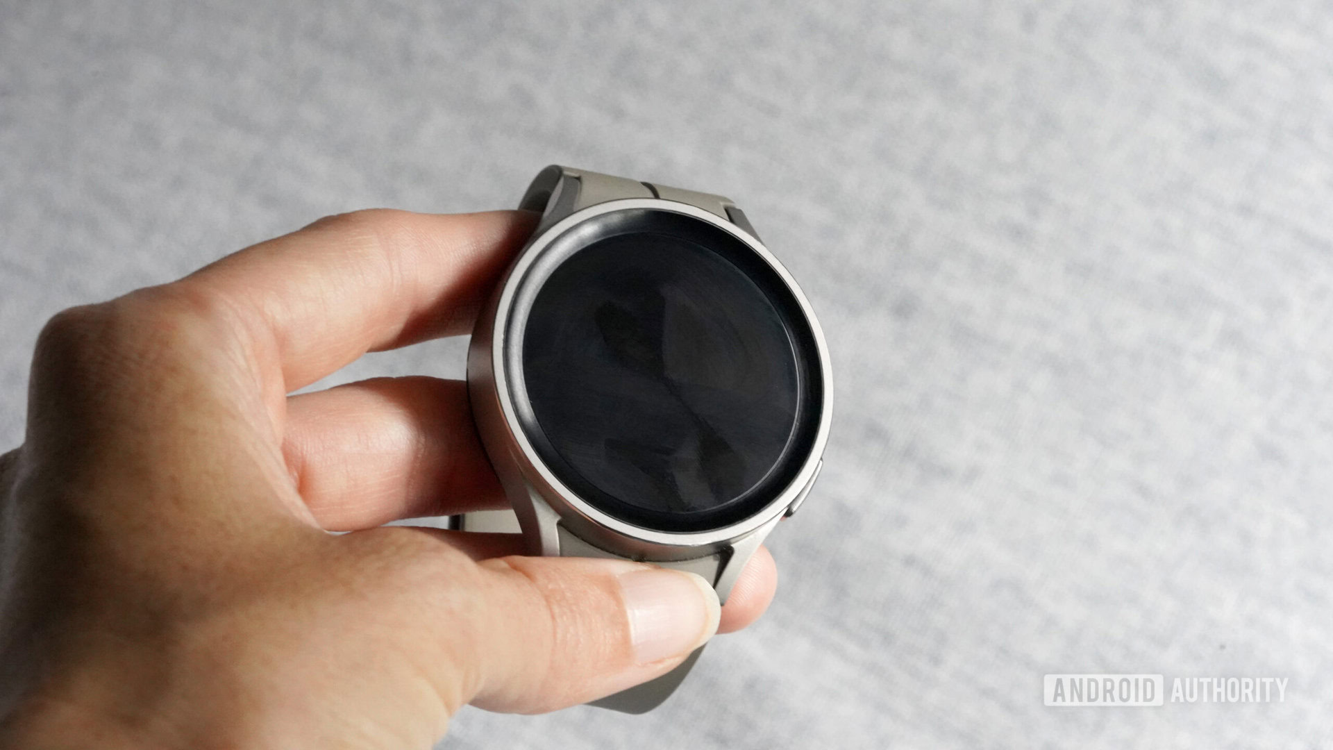 Galaxy Watch 5 Pro Smudges A users' Galaxy Watch 5 Pro shows excessive smudges on its screen.