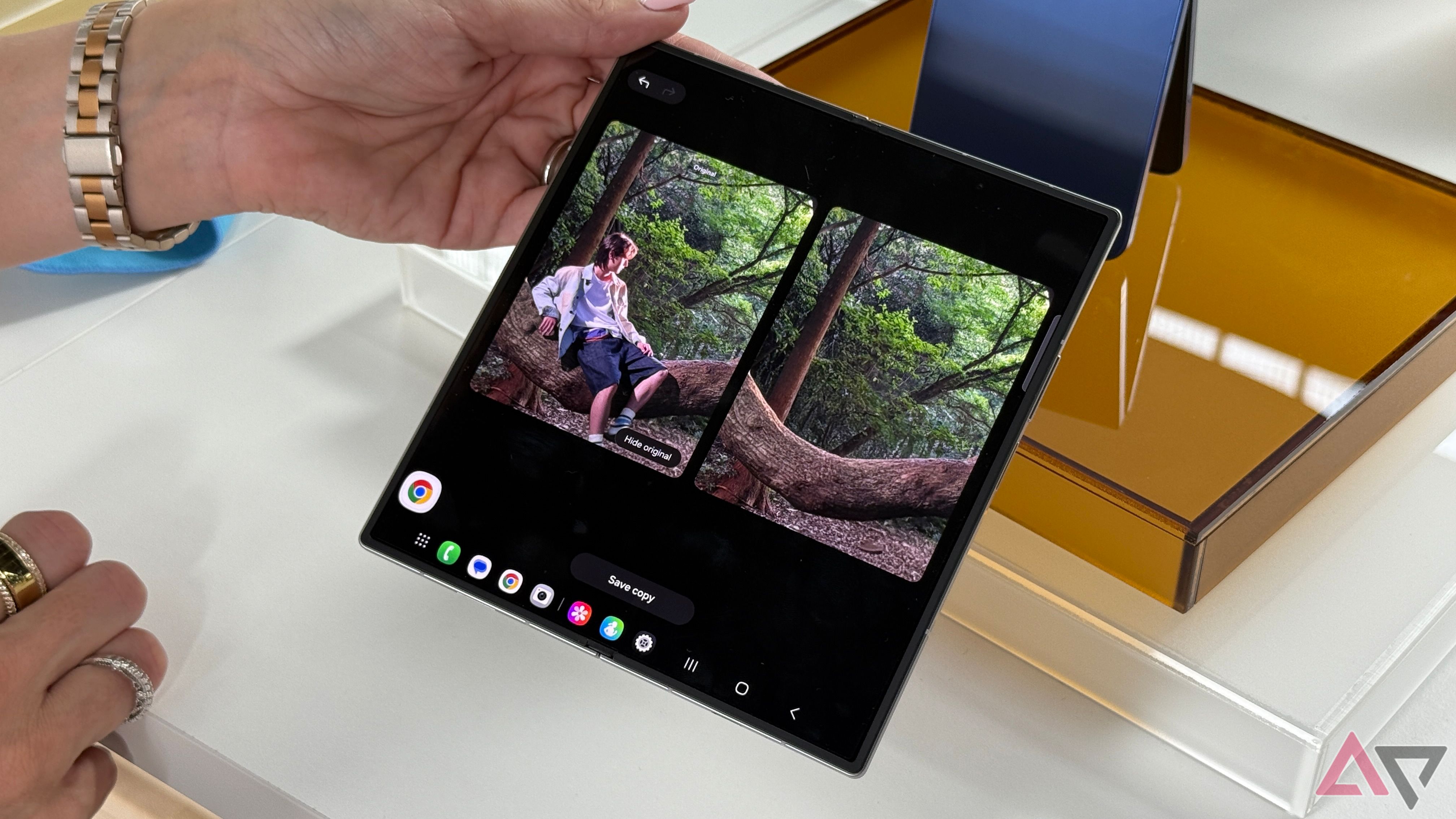 Samsung-Galaxy-Z-Fold-7-open-photo-enhancement