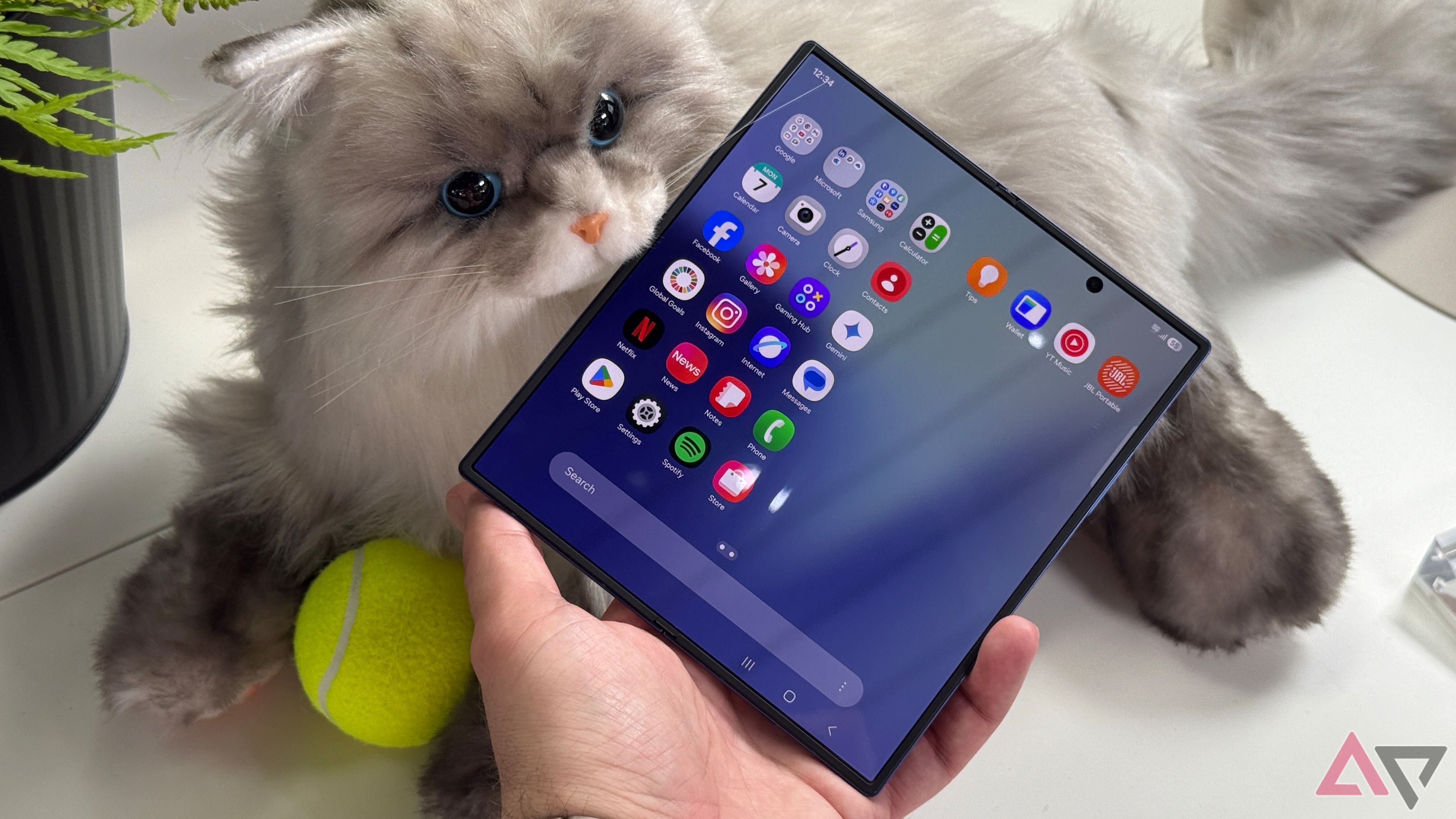 Samsung-Galaxy-Z-Fold-7-open-showing-home-screen-in-hand